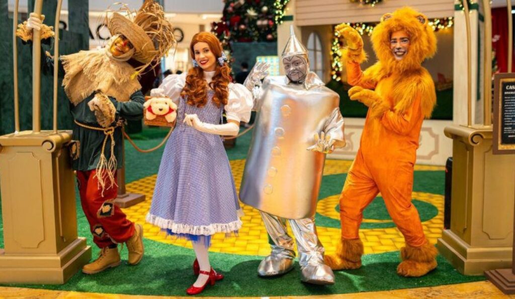 Papai Noel vai visitar 15 bairros de Vila Velha com o espetáculo “O Mágico de Oz”