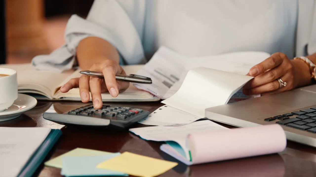 CcwzoYTx-Folha-vitoria-11