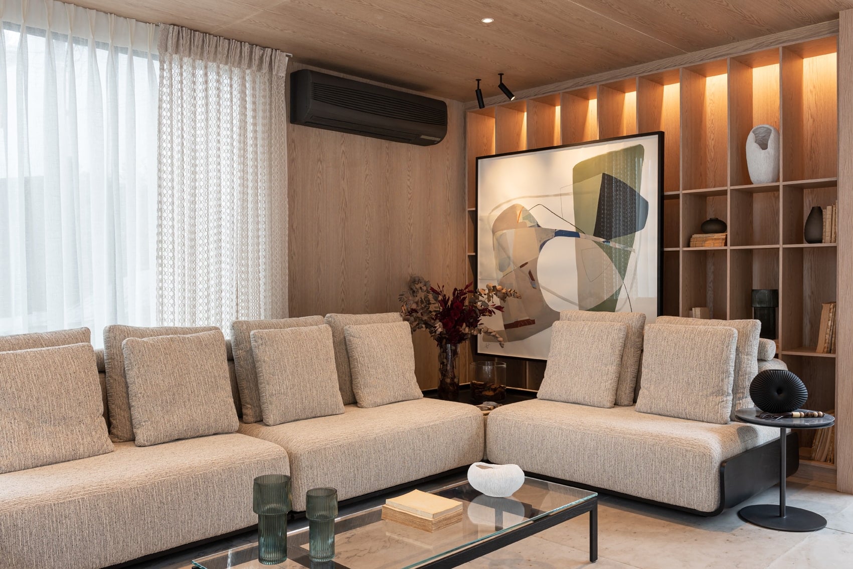 GRpJhqWs-01.Camila-Santos.-Igor-e-Gil-Nunes-.-Loft-Praiano