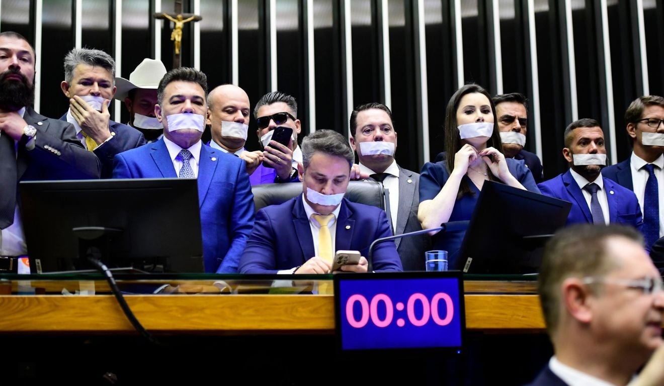 Parlamentares-de-oposicao-protestam-contra-Alexandre-de-Moraes-1