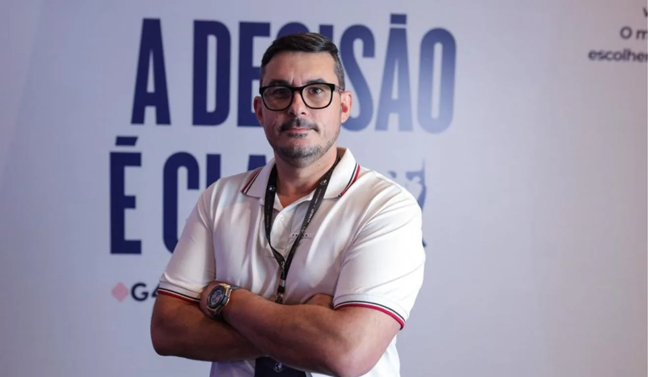 ac1XwPWt-Wallace-Lovato