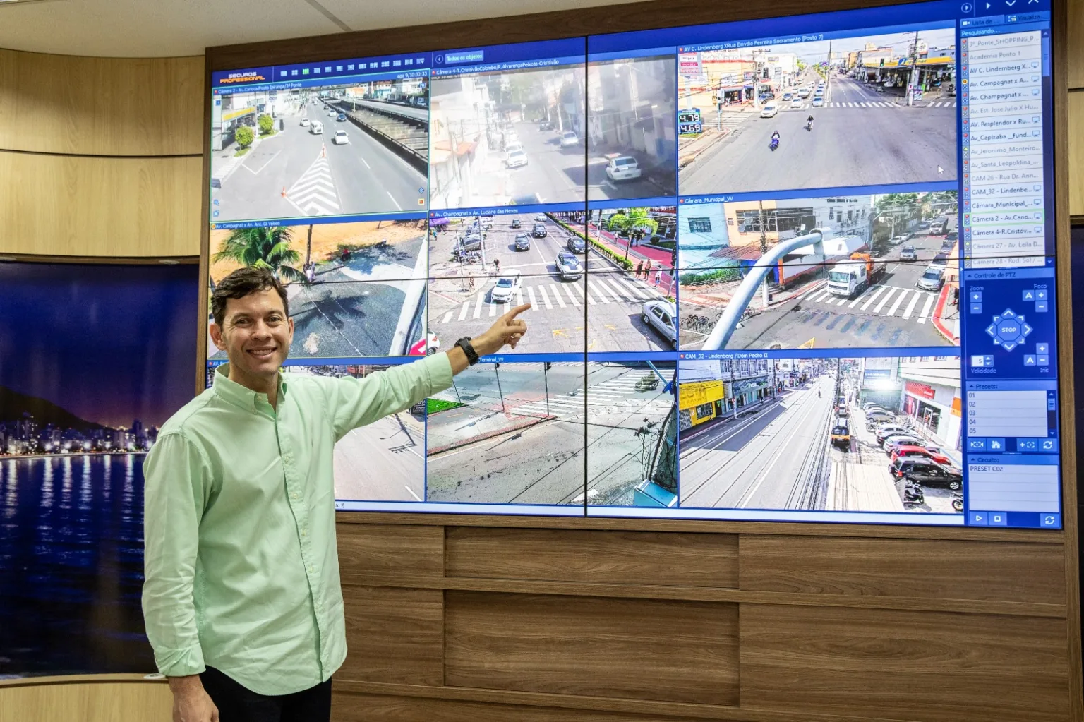 ft7KJTSJ-Prefeito-painel-gabinete-1536x1023