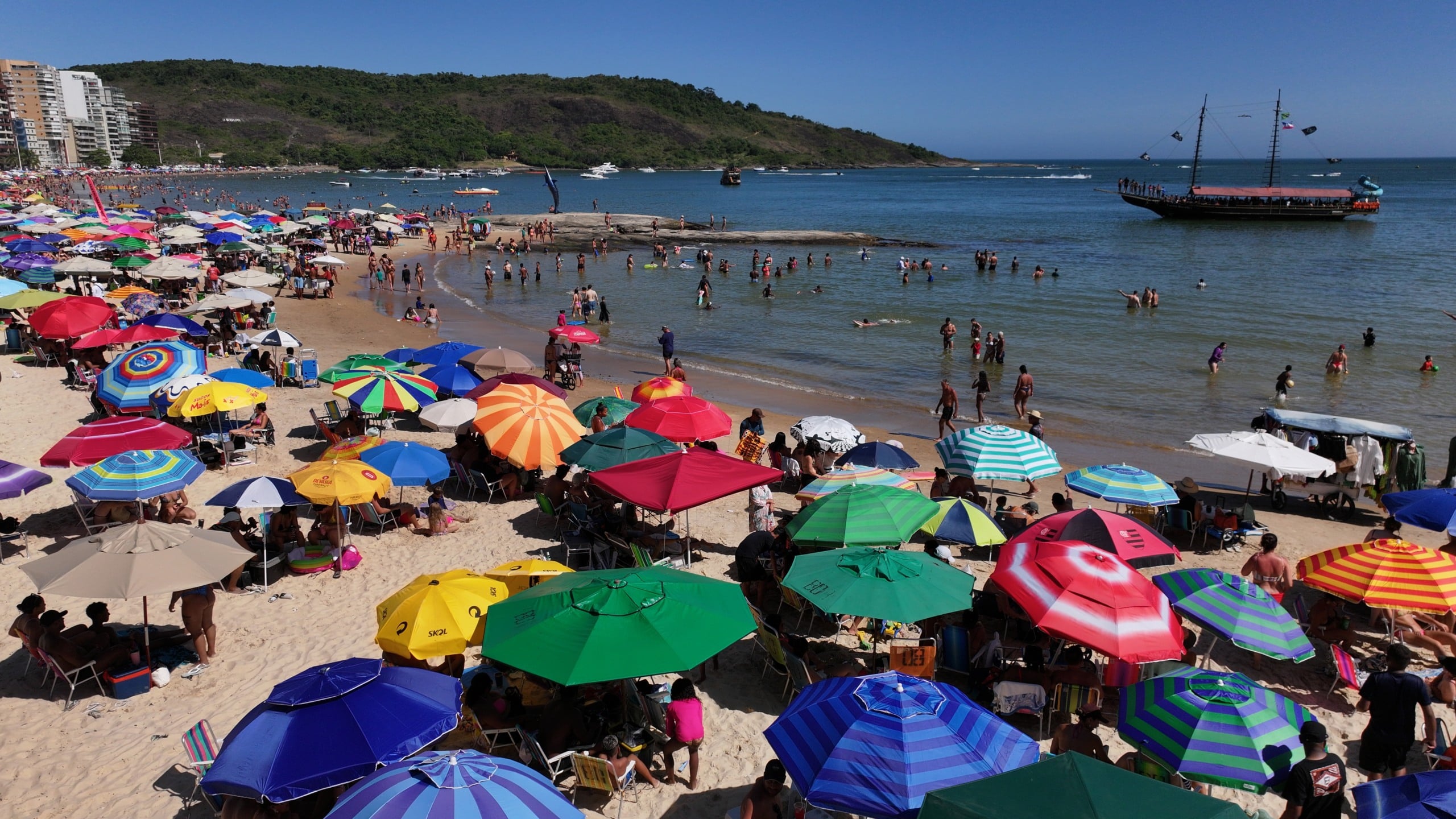 Imagens-aereas-da-Praia-do-Morro-em-Guarapari-25-scaled.jpg