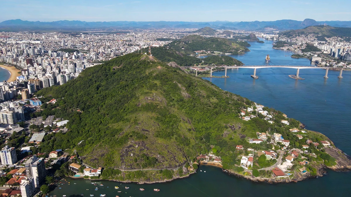 vista-aerea-do-morro-do-moreno-de-vila-velha-3003737-article